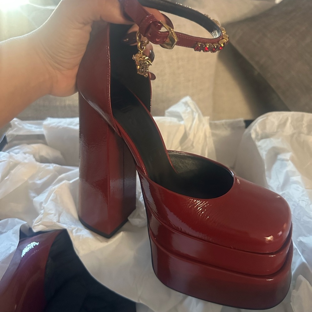 Brand new Versace aevitas platforms